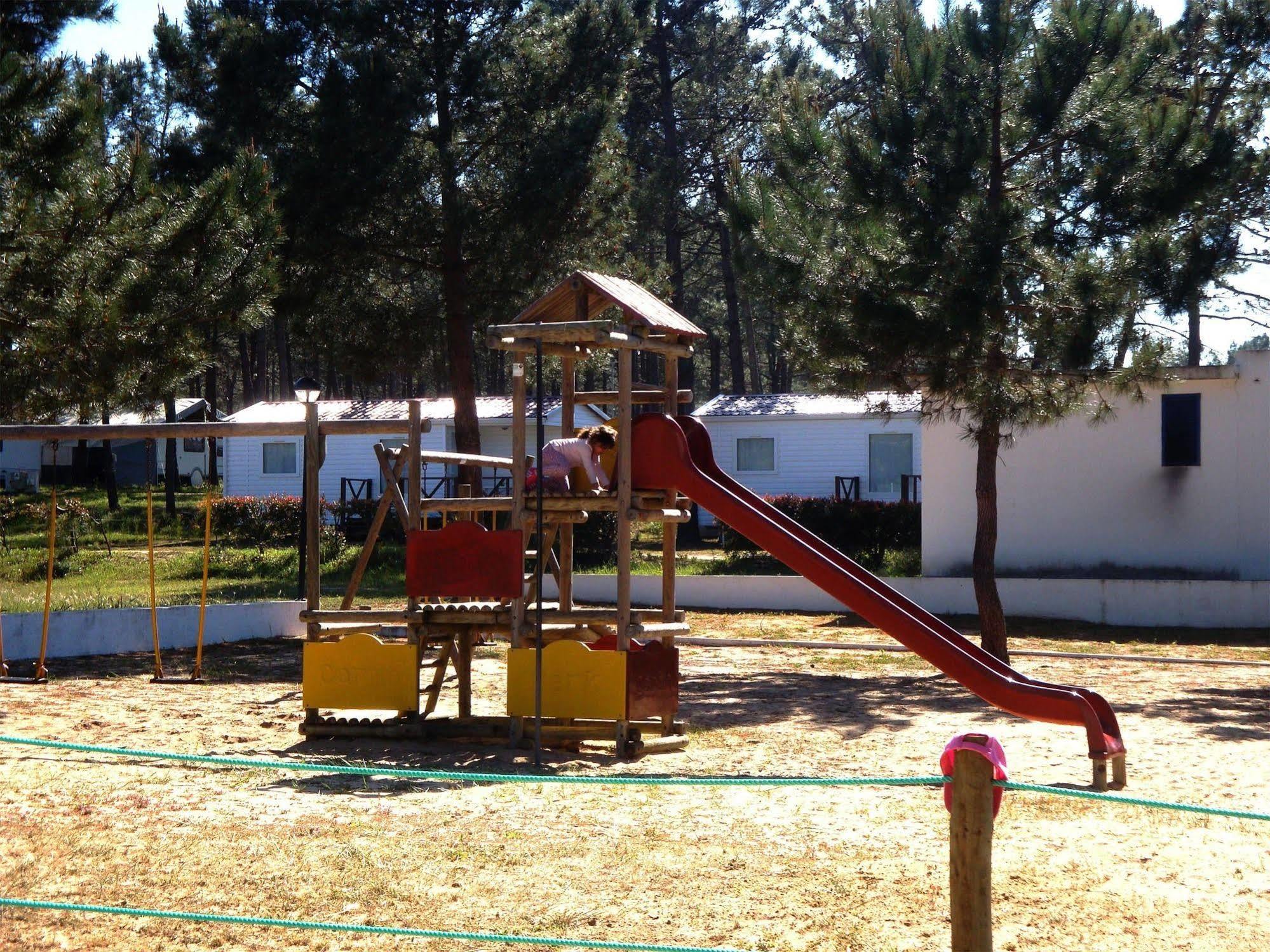 ホテル Parque De Campismo Orbitur Sitava Milfontes Malhadinhas エクステリア 写真